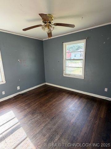 1055 N New Haven Avenue, Tulsa, OK 74115