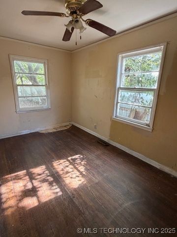 1055 N New Haven Avenue, Tulsa, OK 74115