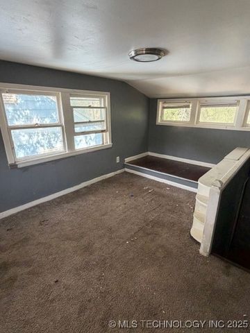 1055 N New Haven Avenue, Tulsa, OK 74115