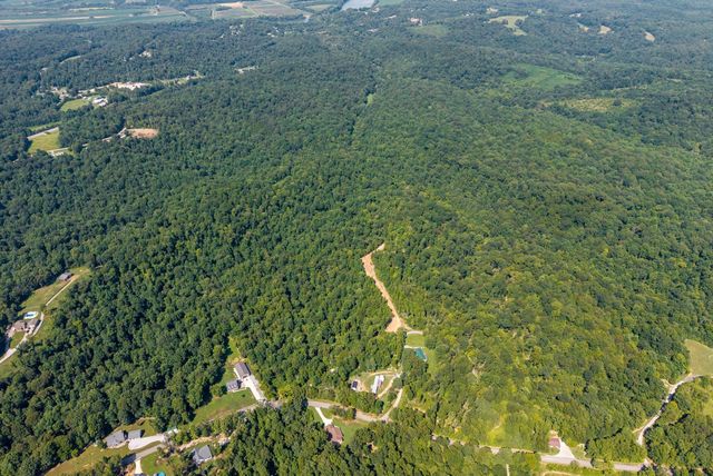 2 Lyle Hollow Rd, Palmyra, TN 37142