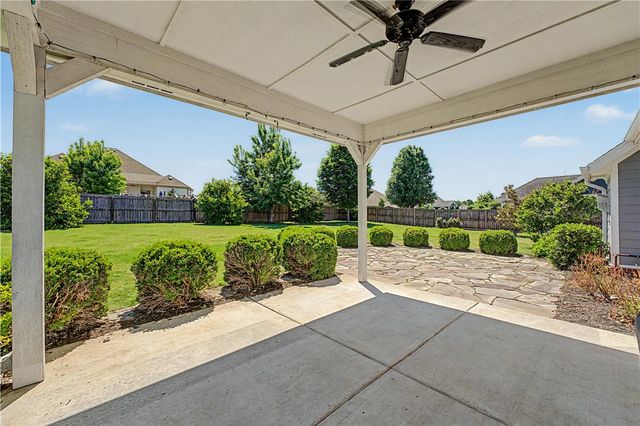 1213 Chancery Lane, Cave Springs, AR 72718