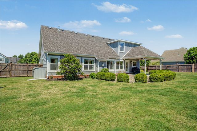 1213 Chancery Lane, Cave Springs, AR 72718
