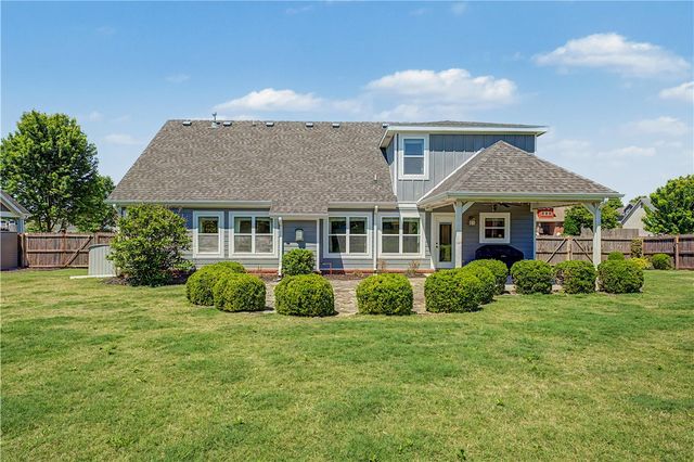 1213 Chancery Lane, Cave Springs, AR 72718