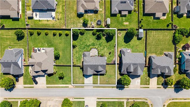 1213 Chancery Lane, Cave Springs, AR 72718