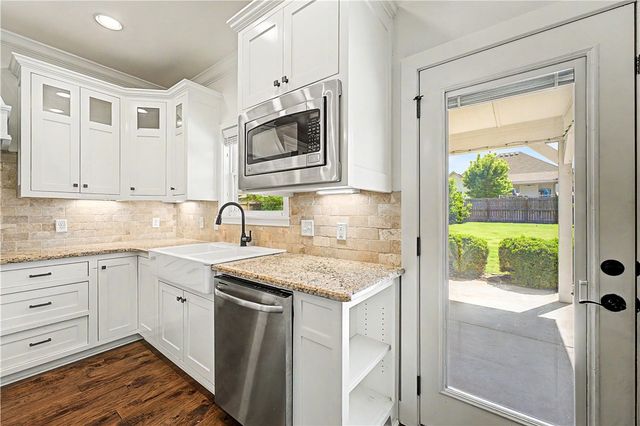 1213 Chancery Lane, Cave Springs, AR 72718