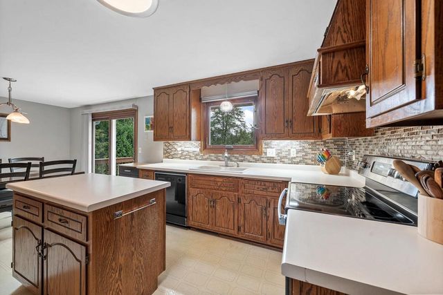 2262 HAZEN ROAD, Green Bay, WI 54311