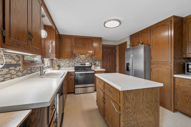 2262 HAZEN ROAD, Green Bay, WI 54311