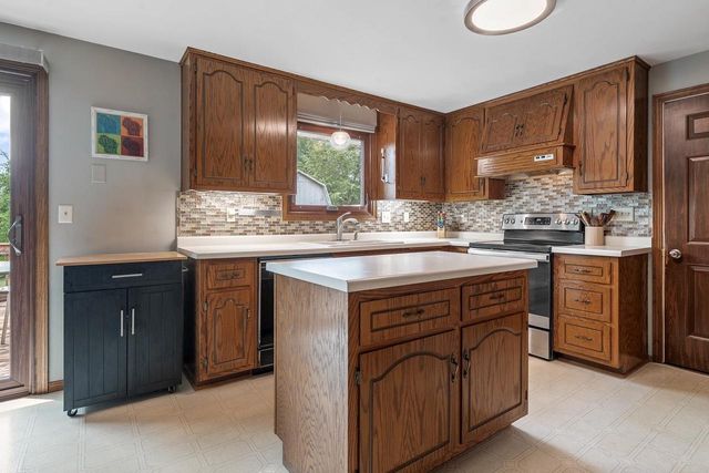 2262 HAZEN ROAD, Green Bay, WI 54311