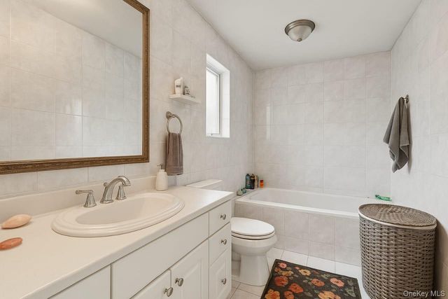 318 E Olive Street Upper, Long Beach, NY 11561