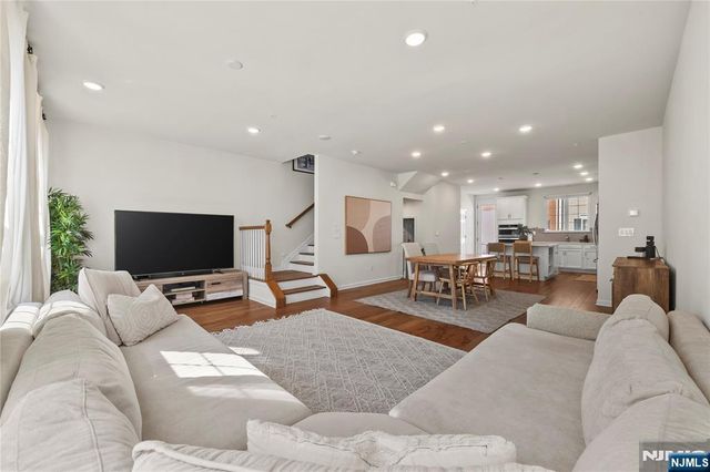 65 Landmark Lane 905, Fair Lawn, NJ 07410