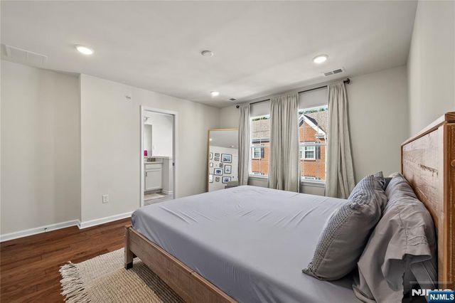 65 Landmark Lane 905, Fair Lawn, NJ 07410