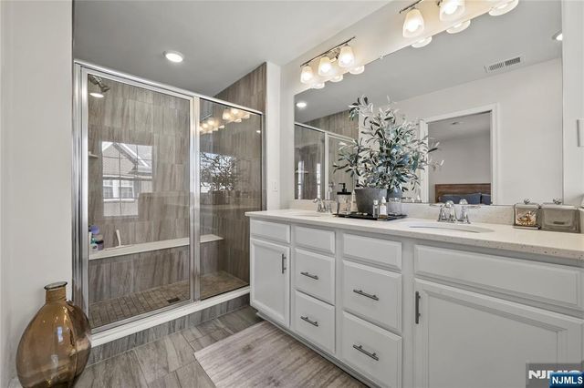 65 Landmark Lane 905, Fair Lawn, NJ 07410
