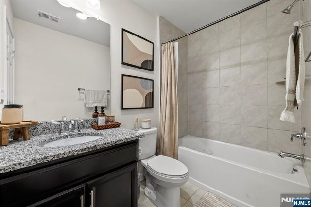 65 Landmark Lane 905, Fair Lawn, NJ 07410