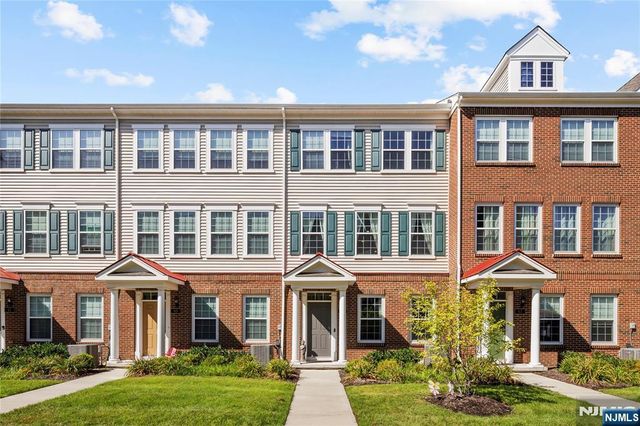 65 Landmark Lane 905, Fair Lawn, NJ 07410