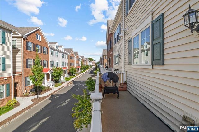 65 Landmark Lane 905, Fair Lawn, NJ 07410
