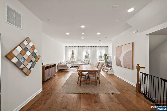 65 Landmark Lane 905, Fair Lawn, NJ 07410