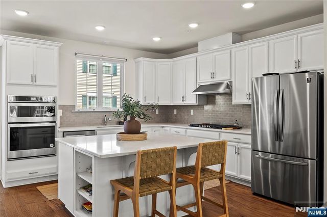 65 Landmark Lane 905, Fair Lawn, NJ 07410