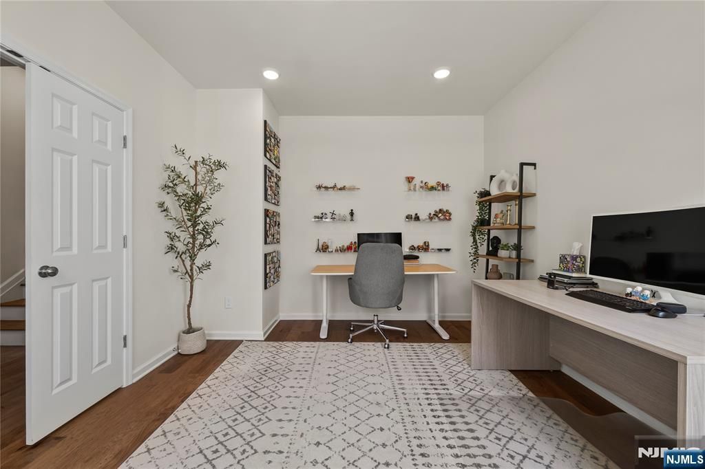 65 Landmark Lane 905, Fair Lawn, NJ 07410