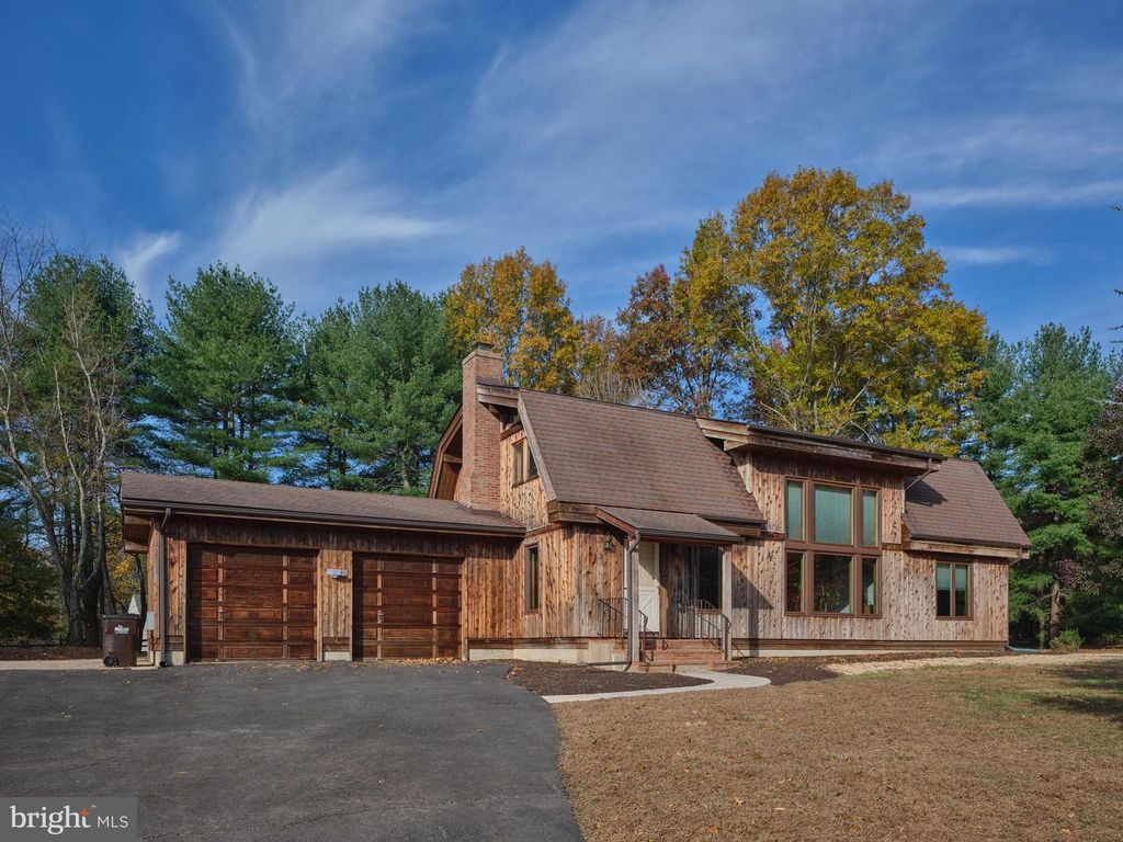 2999 COMFORT RD, New Hope, PA 18938