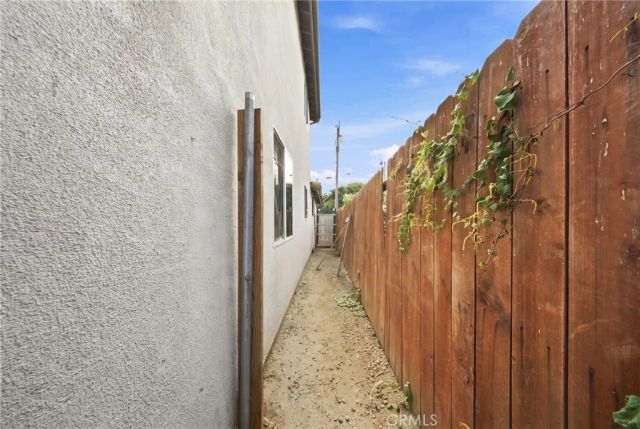 9577 Maie, Los Angeles, CA 90002