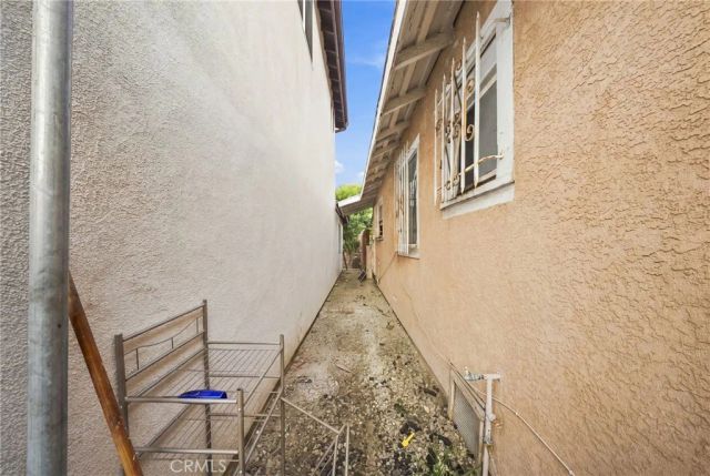 9577 Maie, Los Angeles, CA 90002
