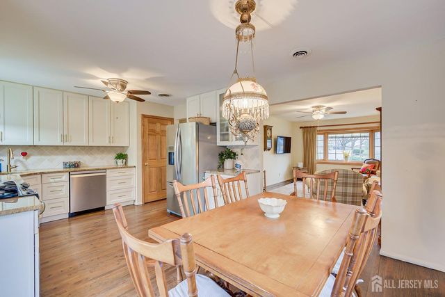 8 Adelphi Court, Edison, NJ 08837