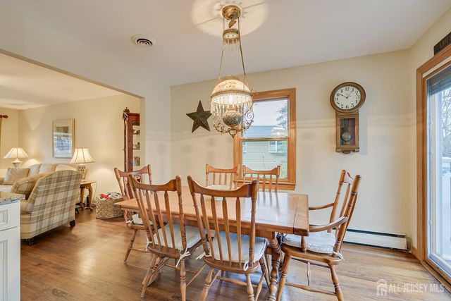 8 Adelphi Court, Edison, NJ 08837