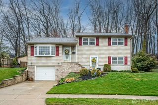8 Adelphi Court, Edison, NJ 08837