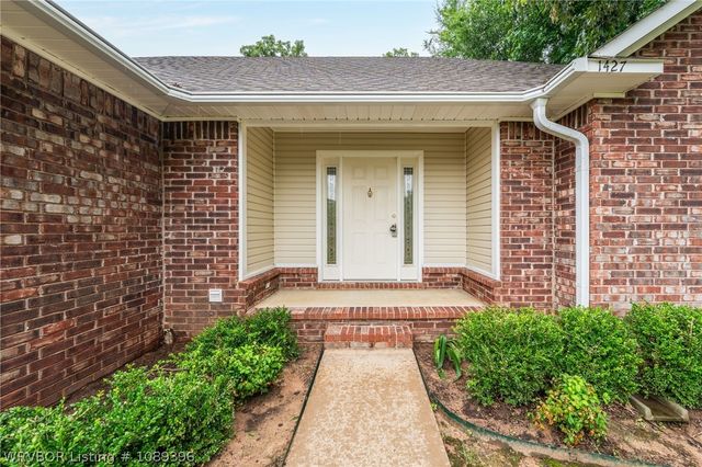 1427 Christopher Street, Lavaca, AR 72941