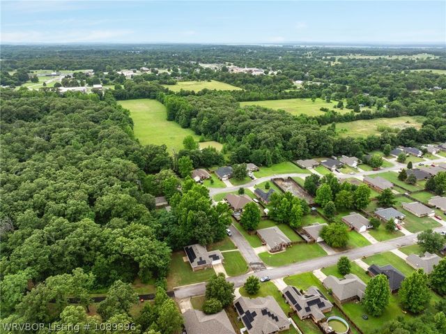 1427 Christopher Street, Lavaca, AR 72941