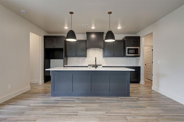 6016 Kinnick Drive, Edmond, OK 73034