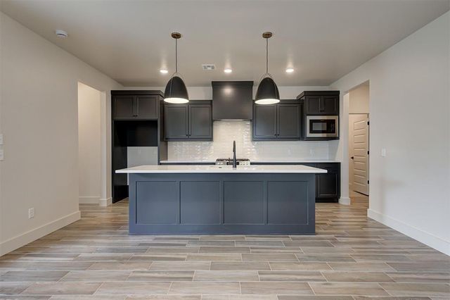 6016 Kinnick Drive, Edmond, OK 73034