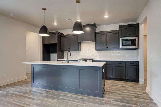 6016 Kinnick Drive, Edmond, OK 73034