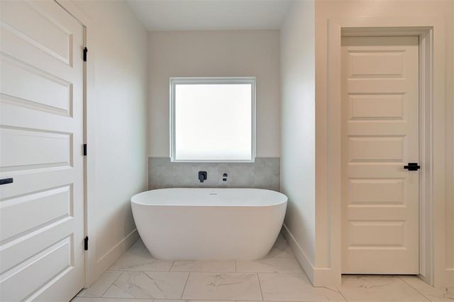 6016 Kinnick Drive, Edmond, OK 73034