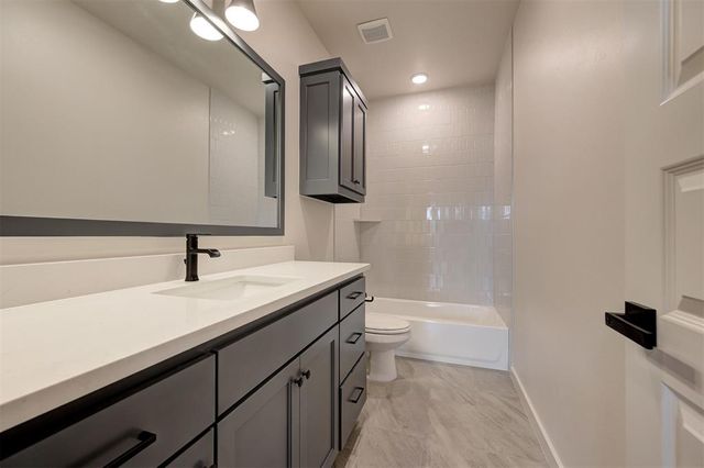 6016 Kinnick Drive, Edmond, OK 73034