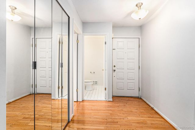 1090 Greenhills Drive, Ann Arbor, MI 48105