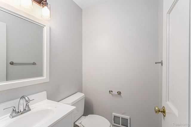 1090 Greenhills Drive, Ann Arbor, MI 48105