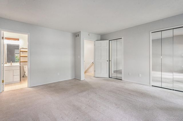 1090 Greenhills Drive, Ann Arbor, MI 48105