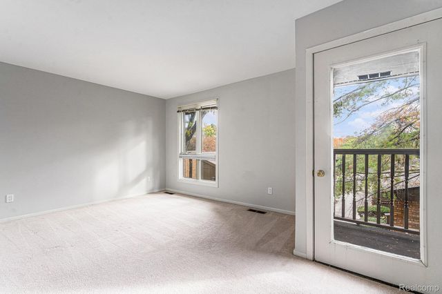 1090 Greenhills Drive, Ann Arbor, MI 48105