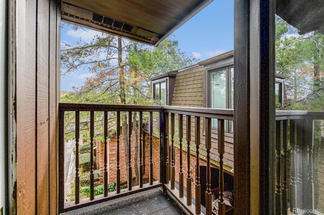 1090 Greenhills Drive, Ann Arbor, MI 48105