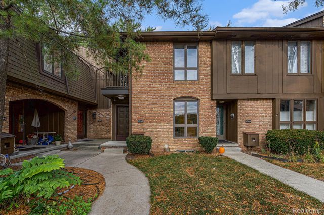 1090 Greenhills Drive, Ann Arbor, MI 48105