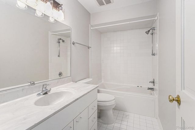 1090 Greenhills Drive, Ann Arbor, MI 48105