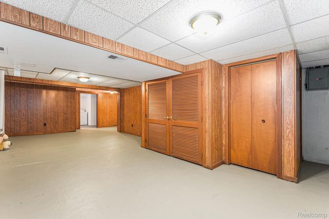 1090 Greenhills Drive, Ann Arbor, MI 48105