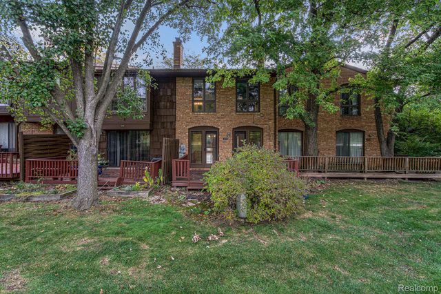 1090 Greenhills Drive, Ann Arbor, MI 48105