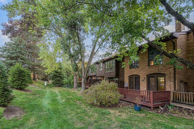 1090 Greenhills Drive, Ann Arbor, MI 48105