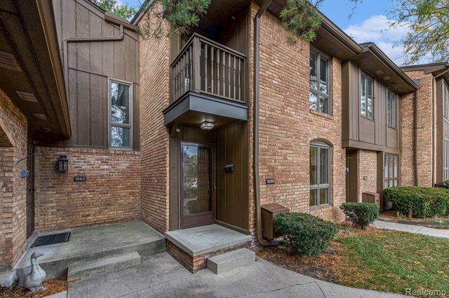 1090 Greenhills Drive, Ann Arbor, MI 48105