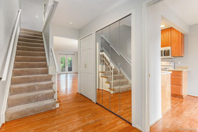 1090 Greenhills Drive, Ann Arbor, MI 48105