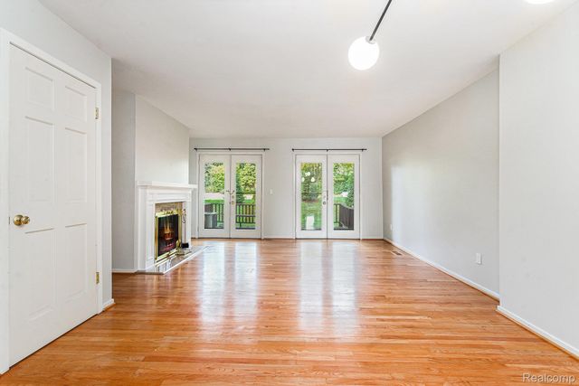 1090 Greenhills Drive, Ann Arbor, MI 48105