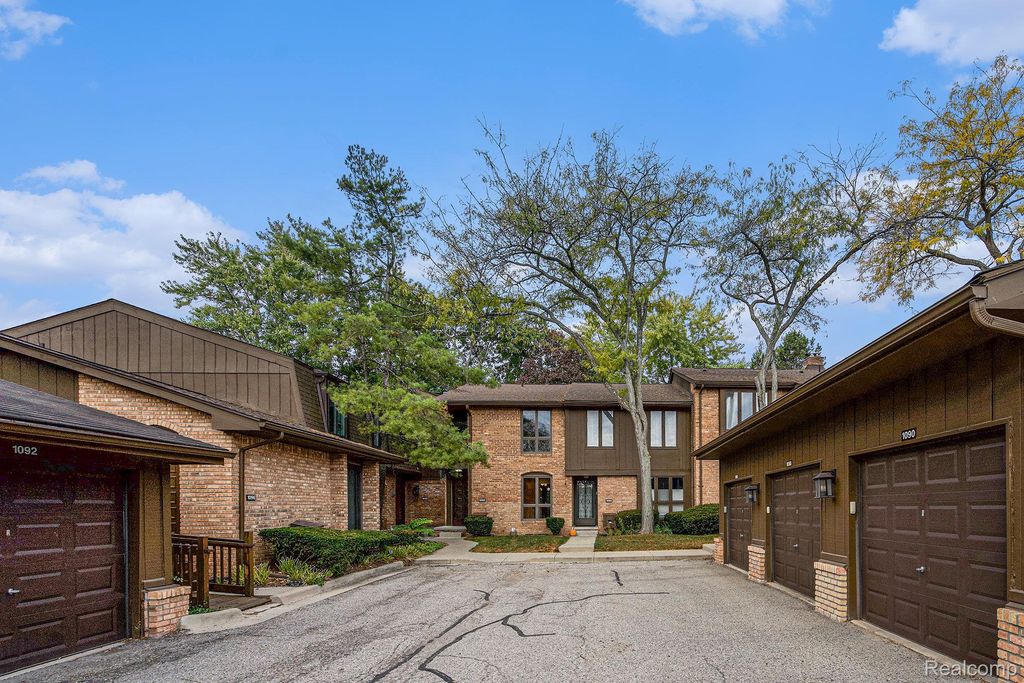 1090 Greenhills Drive, Ann Arbor, MI 48105