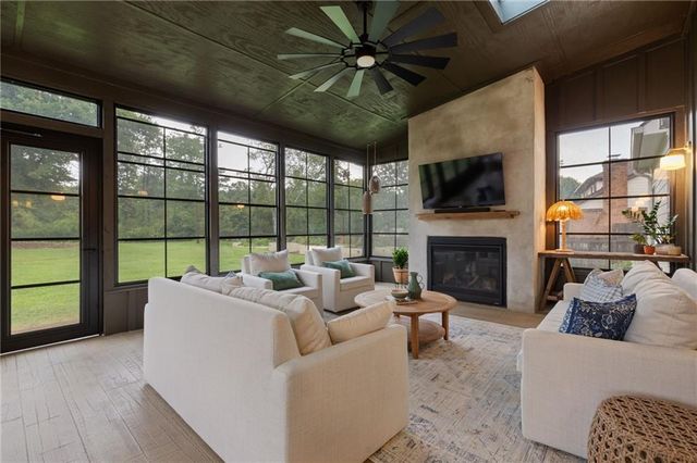 290 Walnutwood Trail, Roswell, GA 30075